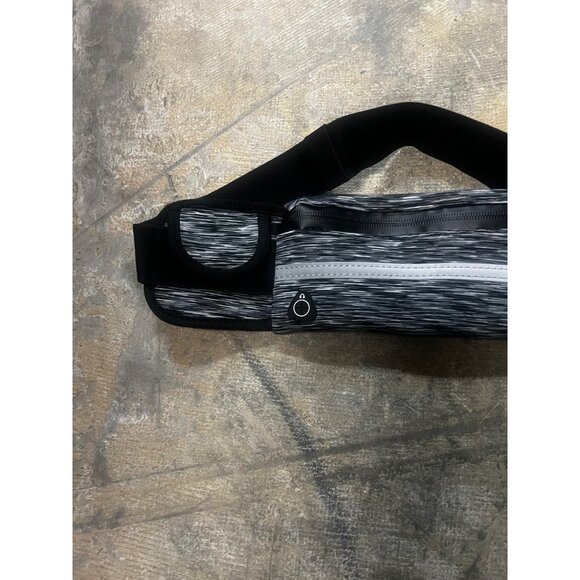 Adjustable Reflective Running Fanny Pack Waist Belt With Zipper Pocket - Picture 6 of 6